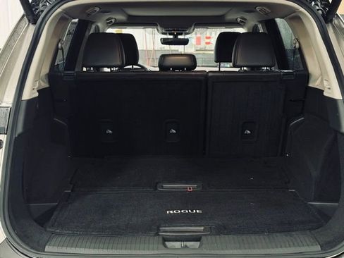 Used 2023 Nissan Rogue SL w/ SL Premium Package image 10