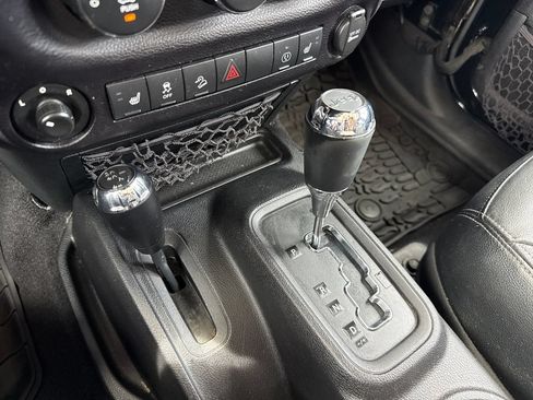 Used 2016 Jeep Wrangler Unlimited Sahara AWD/4WD image 20