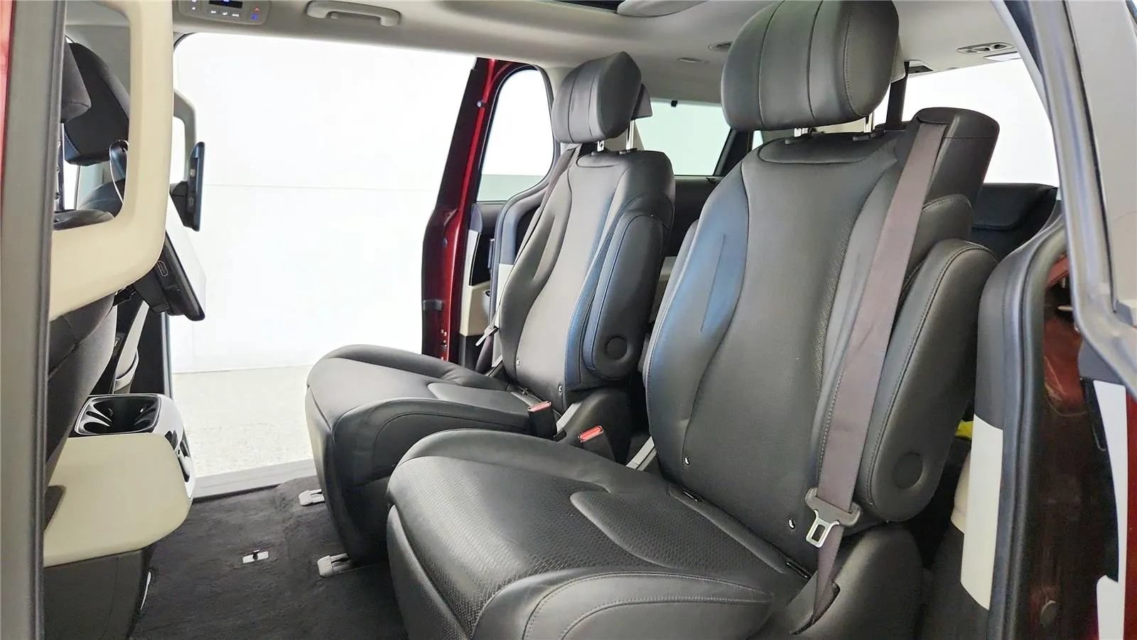 Used 2022 Kia Carnival SX Prestige FWD image 25