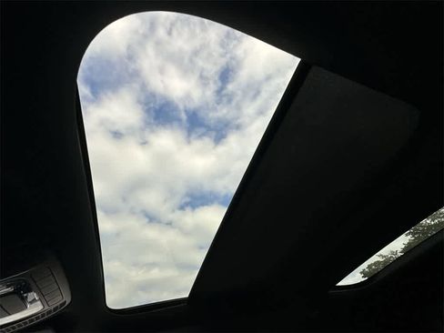 Used 2024 Mercedes-Benz GLA 250 4MATIC image 17