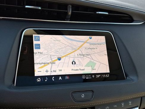 Used 2023 Cadillac XT4 Luxury w/ Cold Weather Package image 21