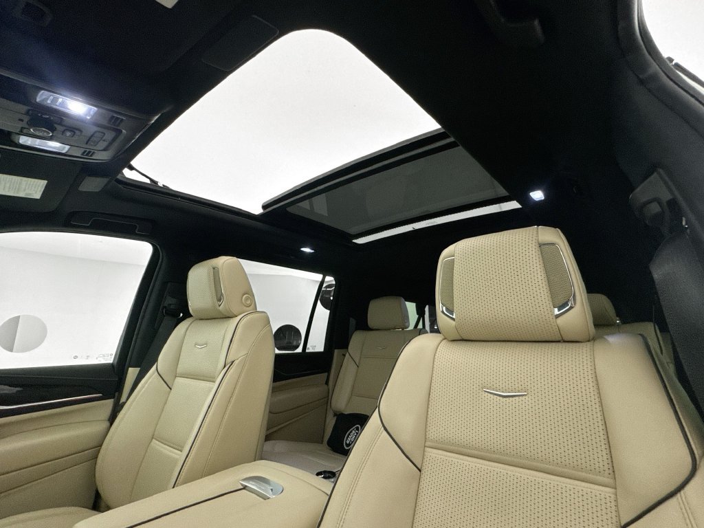 Used 2024 Cadillac Escalade ESV Premium Luxury AWD/4WD image 21