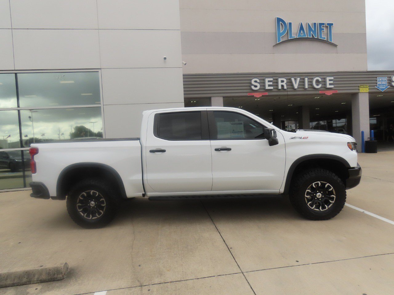 Used 2024 Chevrolet Silverado 1500 ZR2 w/ Technology Package AWD/4WD image 10