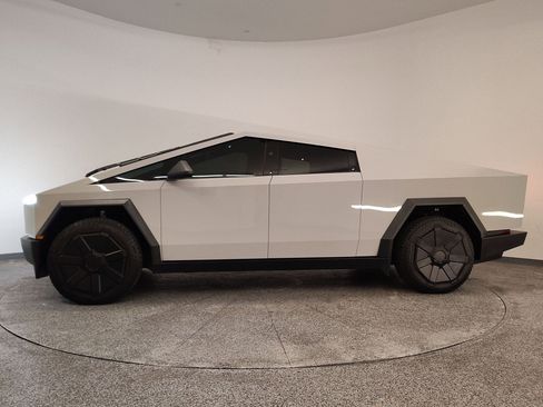 Used 2024 Tesla Cybertruck AWD Crew Cab image 2