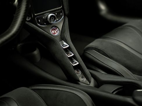 Used 2018 McLaren 720S Performance RWD image 54