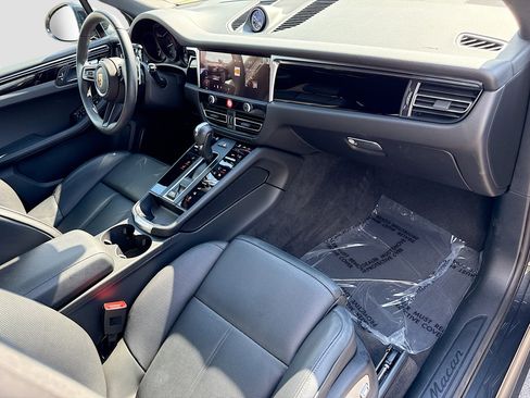 Used 2025 Porsche Macan AWD/4WD image 14