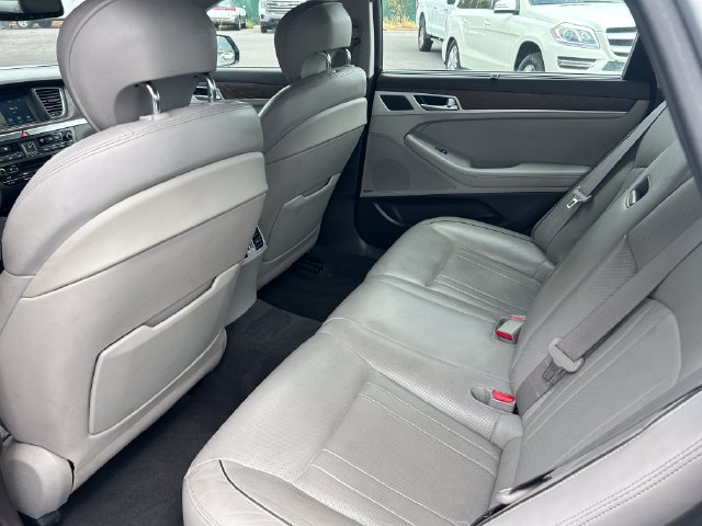 Used 2015 Hyundai Genesis 5.0 RWD image 29