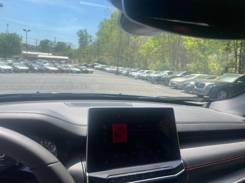 Used 2025 Chevrolet Trax LT image 17