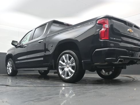 Used 2025 Chevrolet Silverado 1500 High Country AWD/4WD image 24