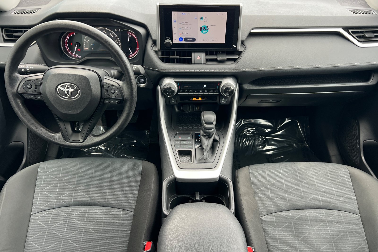 Used 2025 Toyota RAV4 XLE AWD/4WD image 5