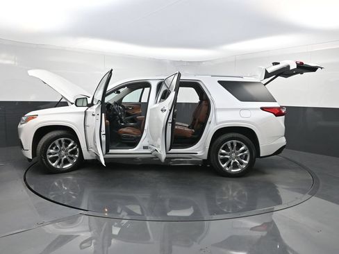 Used 2021 Chevrolet Traverse High Country FWD image 39