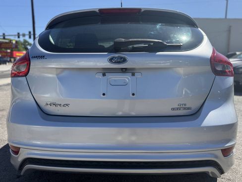 Used 2015 Ford Focus SE w/ SE Sport Package FWD image 6
