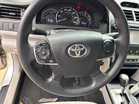 Used 2014 Toyota Camry LE FWD image 15