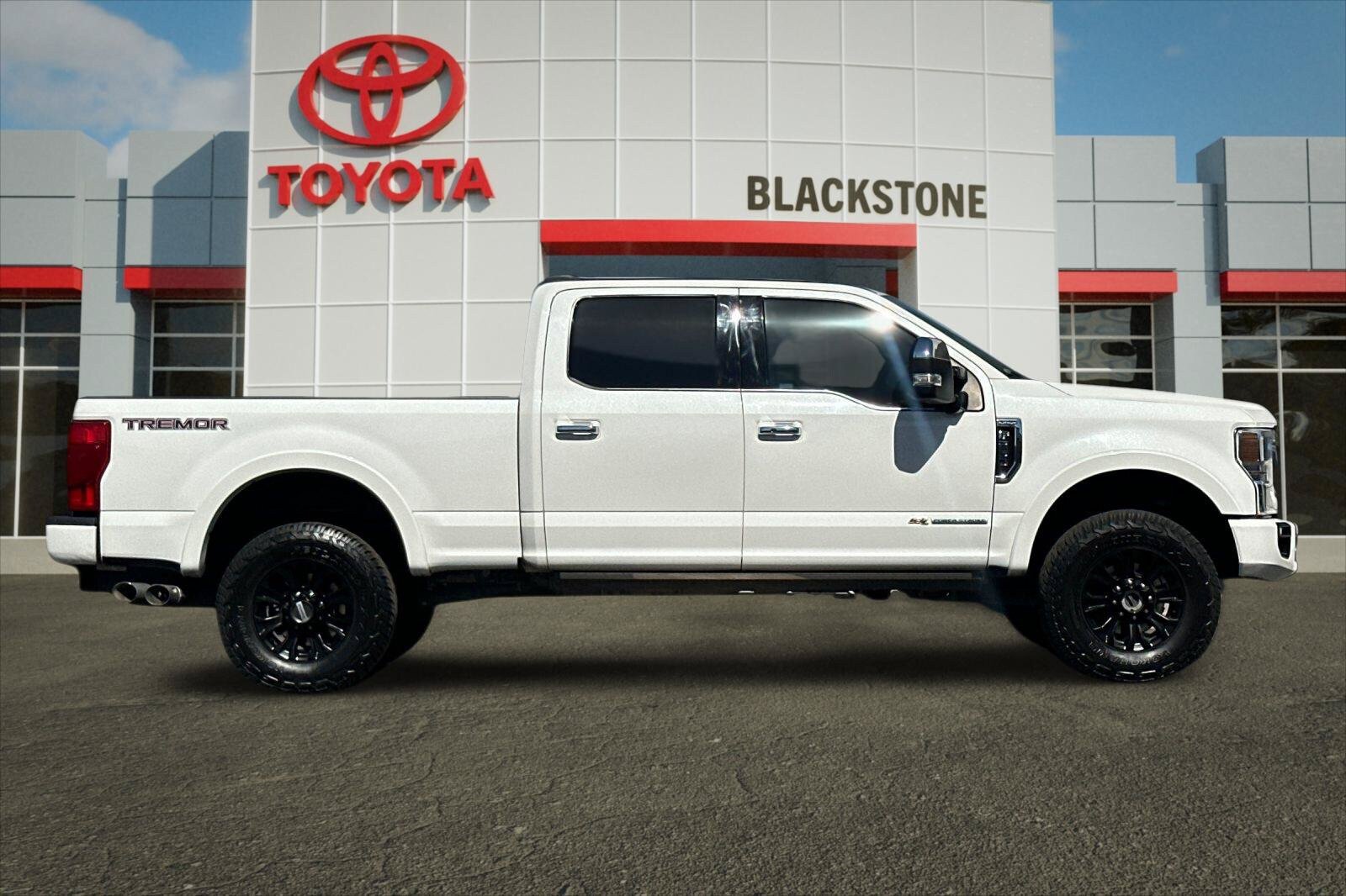 Used 2021 Ford F250 Platinum w/ Tremor Off-Road Package AWD/4WD image 2