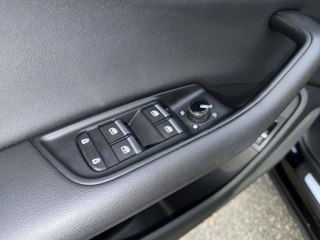 Used 2019 Audi Q8 Premium w/ Convenience Package AWD/4WD image 23