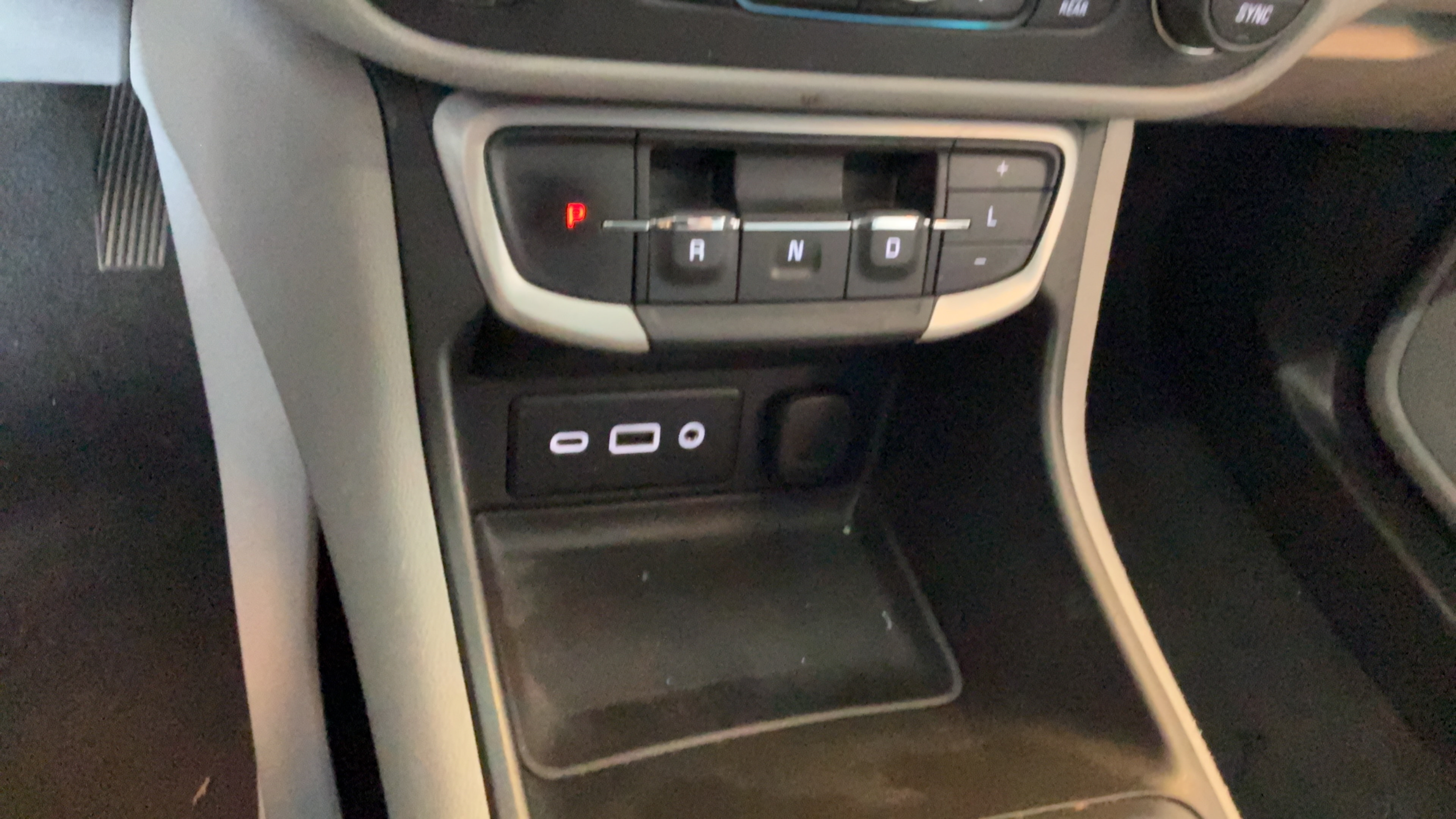 Used 2022 GMC Terrain SLE w/ Driver Convenience Package FWD image 18
