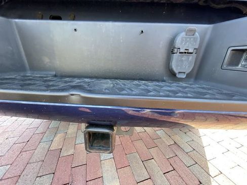 Used 2022 Nissan Titan SV image 16