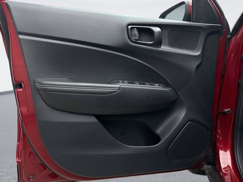 Used 2024 Hyundai Venue Limited image 9