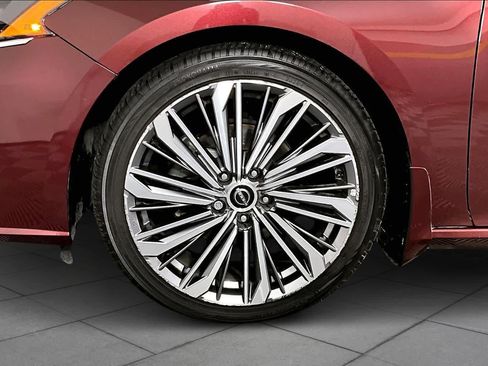 Certified 2023 Nissan Altima 2.5 SL FWD image 11