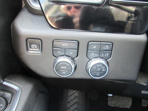 Used 2025 GMC Sierra 1500 SLT image 21