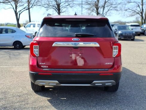Used 2024 Ford Explorer XLT w/ Equipment Group 202A AWD/4WD image 4