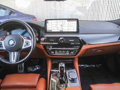 Used 2023 BMW M5 image 9