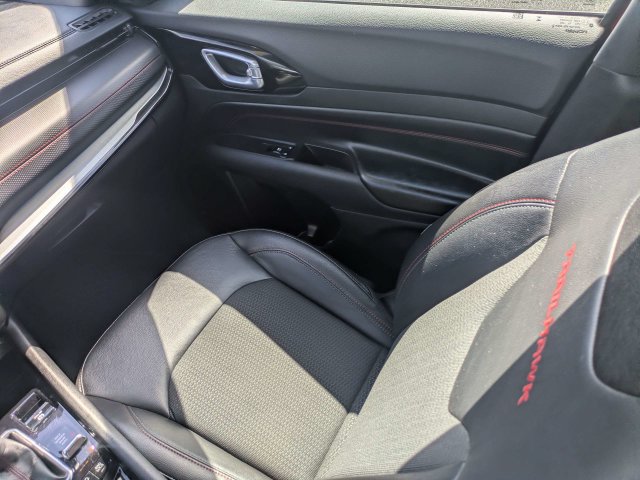 Used 2025 Jeep Compass Trailhawk AWD/4WD image 17