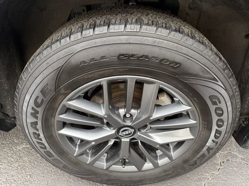 Used 2023 Nissan Rogue S image 19