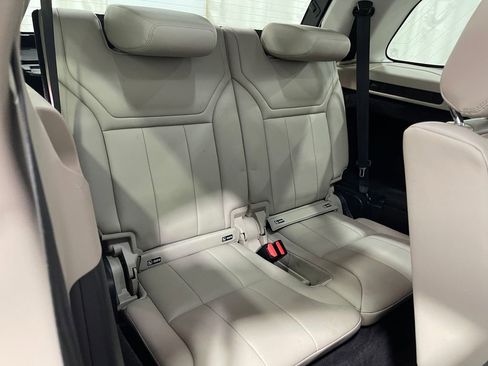 Used 2018 Land Rover Discovery HSE image 33