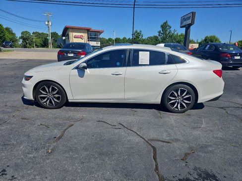Used 2017 Chevrolet Malibu LT w/ Leather Package FWD image 9