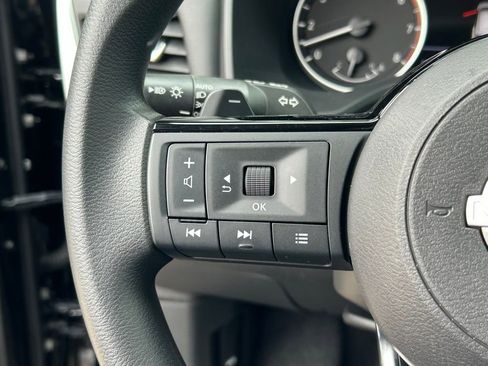 Used 2023 Nissan Rogue SV FWD image 17