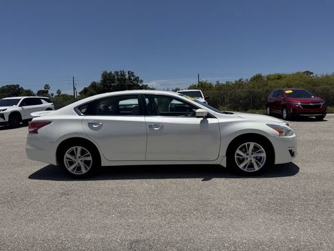 Used 2014 Nissan Altima 2.5 SL w/ Moonroof Package FWD image 3