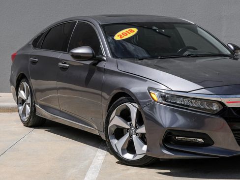 Used 2018 Honda Accord Touring image 4
