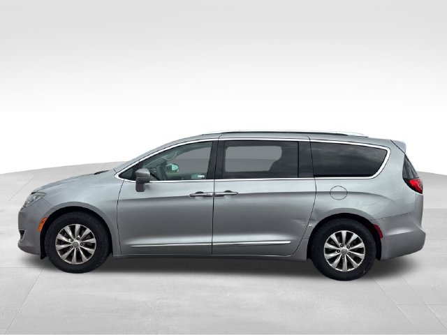Used 2018 Chrysler Pacifica Touring-L FWD image 3