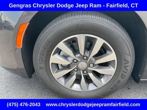 Used 2020 Chrysler Pacifica Touring-L Plus FWD image 12