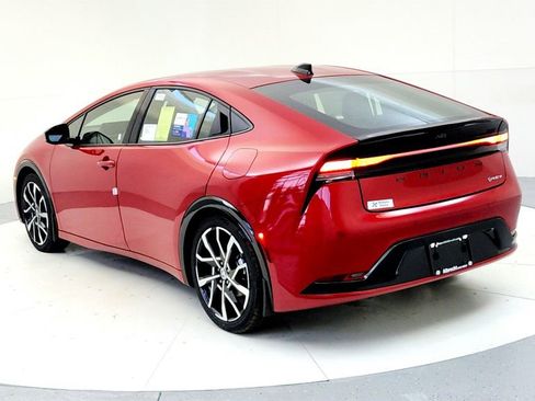 New 2026 Toyota Prius Plug-In Hybrid FWD image 4