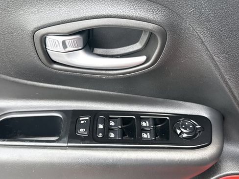 Used 2020 Jeep Renegade Trailhawk AWD/4WD image 15