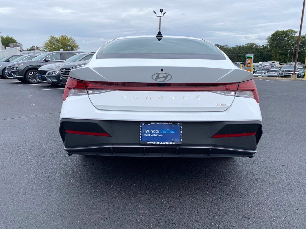 Certified 2026 Hyundai Elantra Hybrid FWD image 5