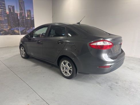 Used 2015 Ford Fiesta SE image 8