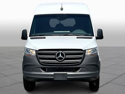 Used 2024 Mercedes-Benz Sprinter 2500 image 3