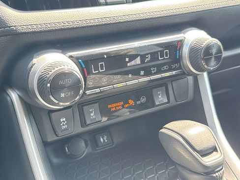 Used 2019 Toyota RAV4 XLE w/ Convenience Package FWD image 28