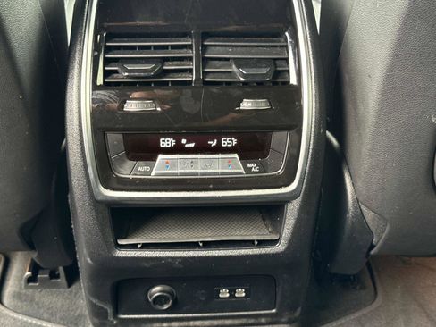 Used 2022 BMW X7 xDrive40i w/ M Sport Package image 19