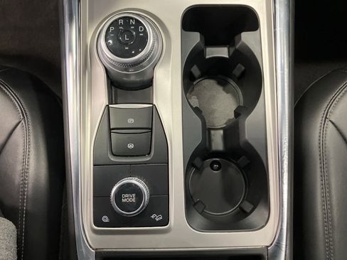 Used 2022 Ford Explorer XLT w/ Equipment Group 202A image 16