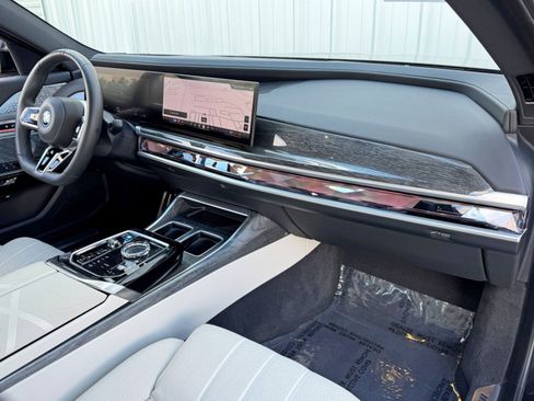 Used 2023 BMW i7 xDrive60 w/ Executive Package 2 image 15