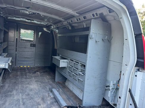 Used 2015 Chevrolet Express 3500 RWD image 15