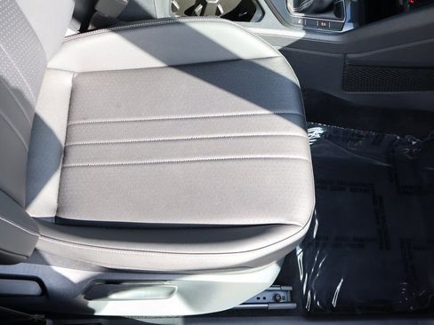 Used 2023 Volkswagen Tiguan SE R-Line image 32