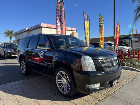 Used 2012 Cadillac Escalade Premium image 2