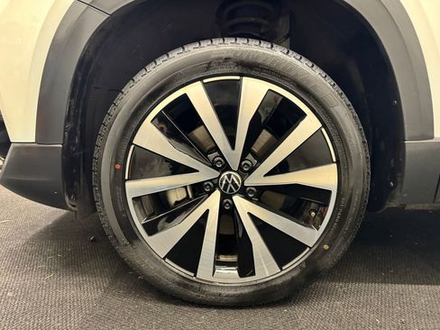 Used 2024 Volkswagen Taos SE image 12