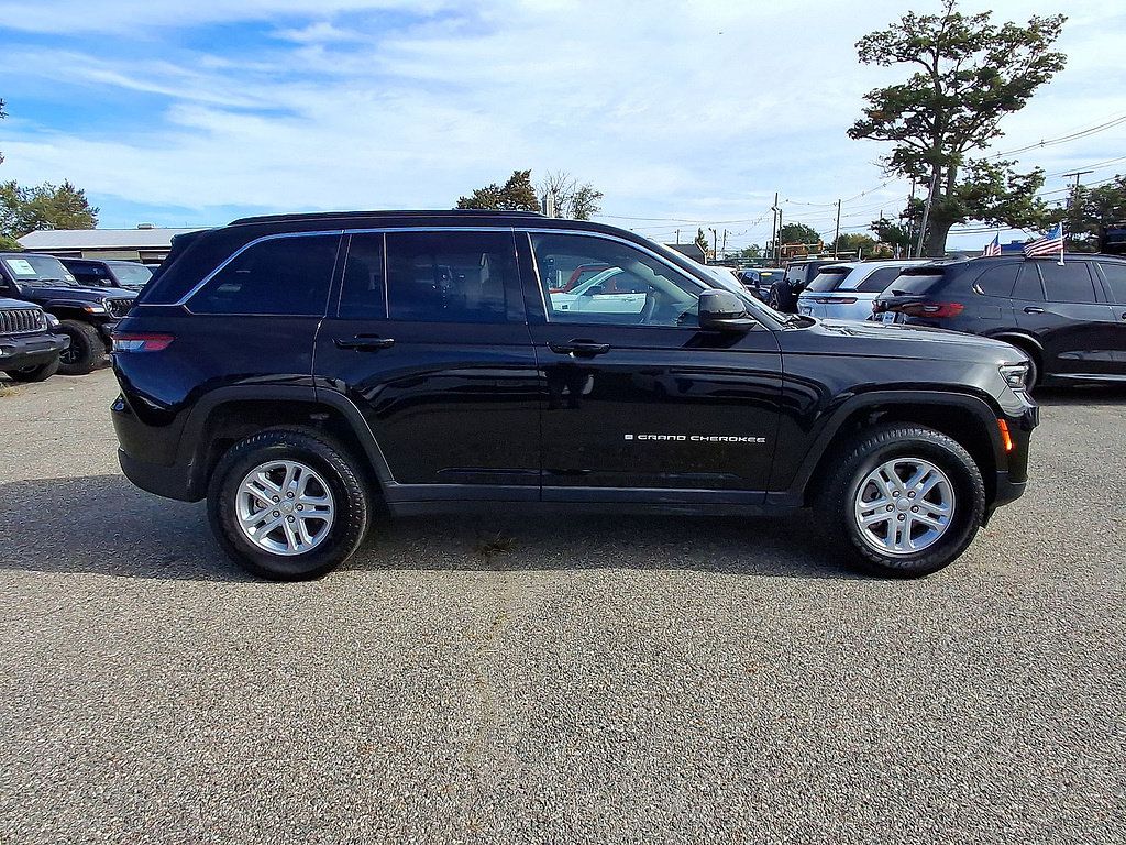 Used 2025 Jeep Grand Cherokee Laredo w/ Luxury Tech Group I AWD/4WD image 32