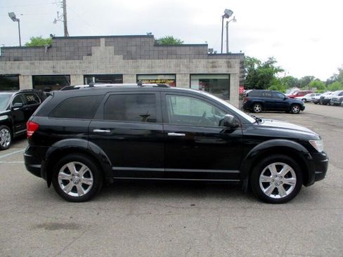 Used 2010 Dodge Journey R/T w/ Convenience Group II image 2